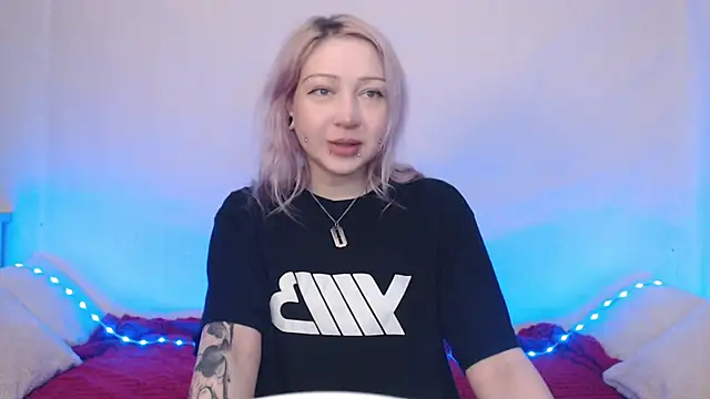 Snapshot of Emily_hardcore chatting on 12-13-25, 09:42 Emily hardcore online show from 12-13-25, 09:42