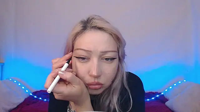 Snapshot of Emily_hardcore chatting on 12-15-25, 09:52 Emily hardcore online show from 12-15-25, 09:52