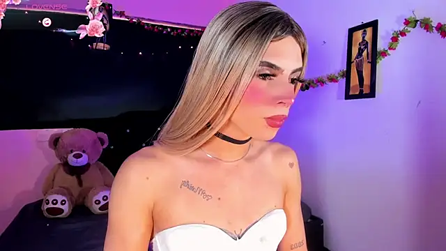 Snapshot of rosedewitt chatting on 02-26-25, 02:03 rosedewitt online show from 02-26-25, 02:03