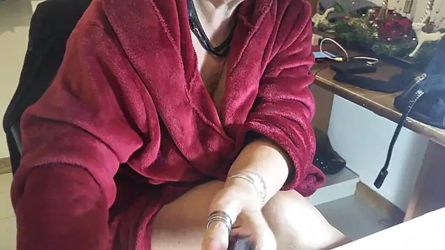 Snapshot of 45marina45 chatting on 12-14-25, 04:56 45marina45 online show from 12-14-25, 04:56