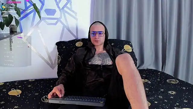 Snapshot of Aron-santoro chatting on 12-28-24, 04:08 Aron-santoro online show from 12-28-24, 04:08