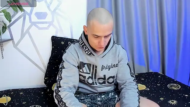 Snapshot of Aron-santoro chatting on 01-20-25, 03:15 Aron-santoro online show from 01-20-25, 03:15