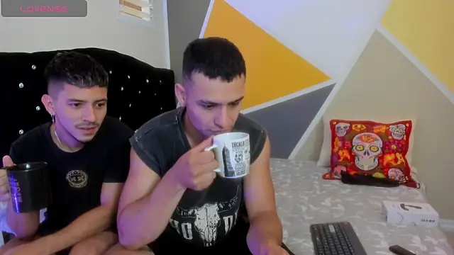 Snapshot of Aron-santoro chatting on 09-30-25, 02:11 Aron-santoro online show from 09-30-25, 02:11