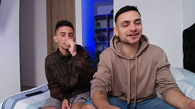 Snapshot of Aron-santoro chatting on 12-22-25, 03:09 Aron-santoro online show from 12-22-25, 03:09