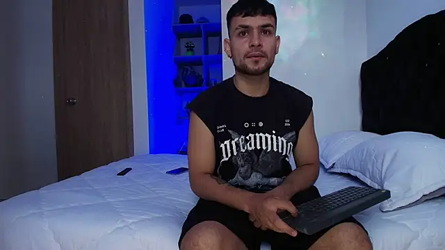 Snapshot of Aron-santoro chatting on 02-10-26, 04:00 Aron-santoro online show from 02-10-26, 04:00