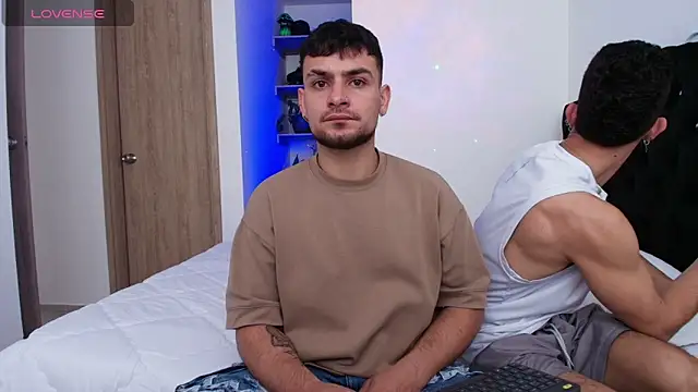 Snapshot of Aron-santoro chatting on 02-19-26, 05:09 Aron-santoro online show from 02-19-26, 05:09