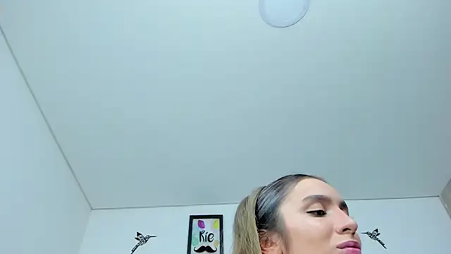 Snapshot of im_sarah34 chatting on 12-01-25, 07:02 im sarah34 online show from 12-01-25, 07:02