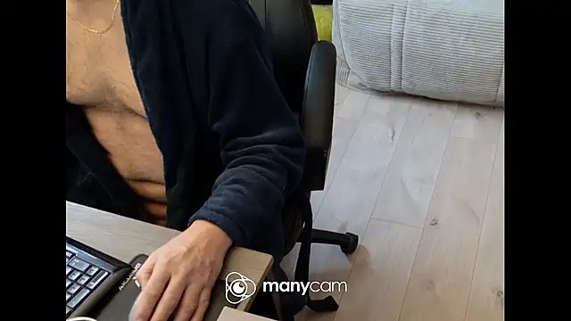 Snapshot of lolacharly@xh chatting on 01-08-26, 01:57 lolacharlyxh online show from 01-08-26, 01:57