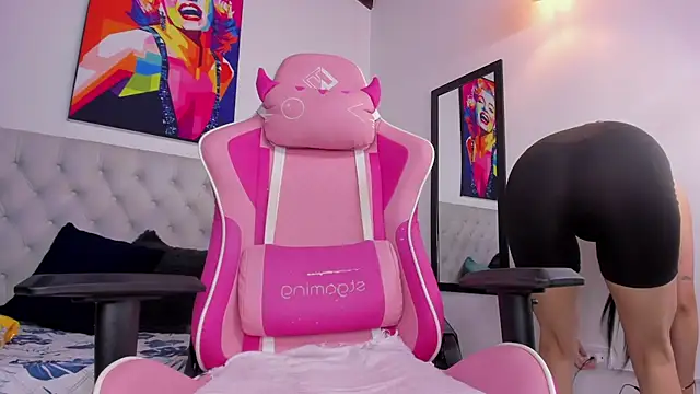 Snapshot of KristalFoxx chatting on 11-25-25, 03:12 KristalFoxx online show from 11-25-25, 03:12