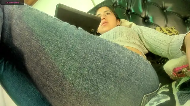 Miss18taylor online show from 11-30-25, 02:59