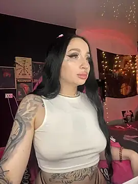 Snapshot of Molly__Moon chatting on 12-06-24, 05:53 Molly Moon online show from 12-06-24, 05:53