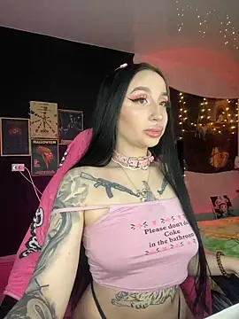 Snapshot of Molly__Moon chatting on 12-11-24, 05:32 Molly Moon online show from 12-11-24, 05:32