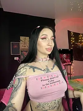 Snapshot of Molly__Moon chatting on 12-11-24, 08:36 Molly Moon online show from 12-11-24, 08:36