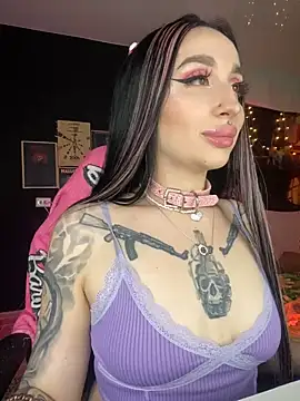Snapshot of Molly__Moon chatting on 12-18-24, 08:31 Molly Moon online show from 12-18-24, 08:31