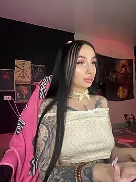 Snapshot of Molly__Moon chatting on 12-28-24, 04:51 Molly Moon online show from 12-28-24, 04:51