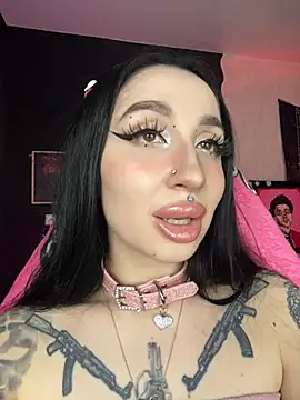 Snapshot of Molly__Moon chatting on 02-14-25, 06:02 Molly Moon online show from 02-14-25, 06:02