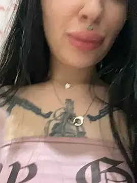 Snapshot of Molly__Moon chatting on 02-20-25, 12:57 Molly Moon online show from 02-20-25, 12:57