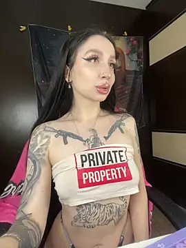 Snapshot of Molly__Moon chatting on 02-13-26, 02:18 Molly Moon online show from 02-13-26, 02:18