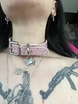 Snapshot of Molly__Moon chatting on 02-20-26, 06:26 Molly Moon online show from 02-20-26, 06:26