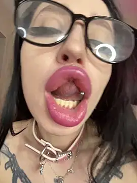 Molly  Moon online show from 04-22-26, 02:36