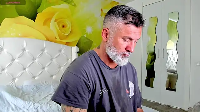 Snapshot of BlowMyXXL chatting on 11-06-25, 08:26 BlowMyXXL online show from 11-06-25, 08:26