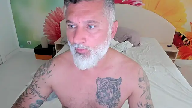 Snapshot of BlowMyXXL chatting on 11-15-25, 12:23 BlowMyXXL online show from 11-15-25, 12:23