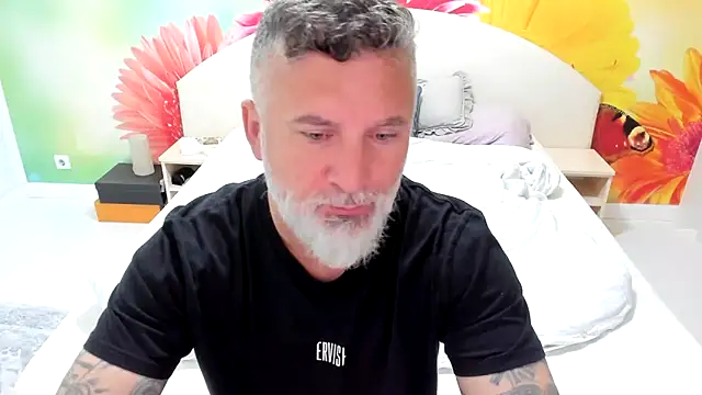 Snapshot of BlowMyXXL chatting on 11-26-25, 05:19 BlowMyXXL online show from 11-26-25, 05:19