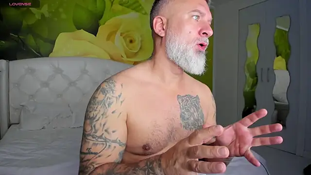 Snapshot of BlowMyXXL chatting on 12-15-25, 08:51 BlowMyXXL online show from 12-15-25, 08:51