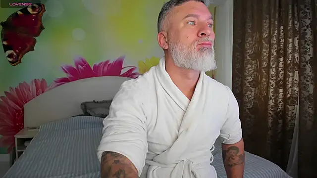 Snapshot of BlowMyXXL chatting on 12-18-25, 06:52 BlowMyXXL online show from 12-18-25, 06:52