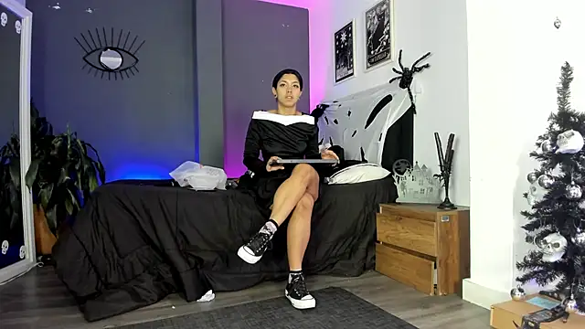 Raven Witch  online show from 12-05-25, 08:16