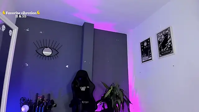 Raven Witch  online show from 04-18-26, 07:07