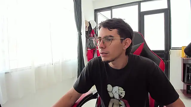 MauroD17 online show from 04-14-26, 03:29