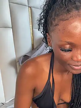 Snapshot of Fanclubbbbb chatting on 01-01-25, 08:13 Fanclubbbbb online show from 01-01-25, 08:13