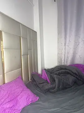 Snapshot of Fanclubbbbb chatting on 03-18-25, 11:42 Fanclubbbbb online show from 03-18-25, 11:42