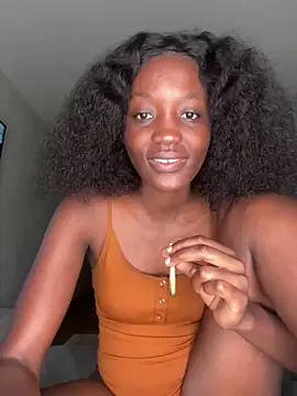 Snapshot of Fanclubbbbb chatting on 10-08-25, 05:49 Fanclubbbbb online show from 10-08-25, 05:49