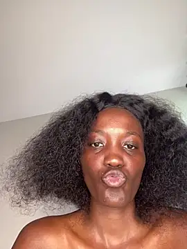 Snapshot of Fanclubbbbb chatting on 10-24-25, 07:49 Fanclubbbbb online show from 10-24-25, 07:49