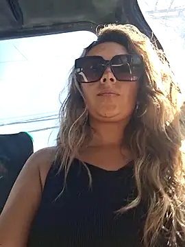 lauramcdowell1 online show from 02-01-25, 02:13