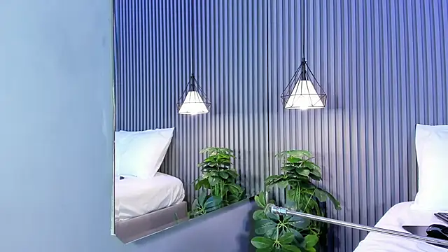 MaluDiaz online show from 11-15-25, 05:20