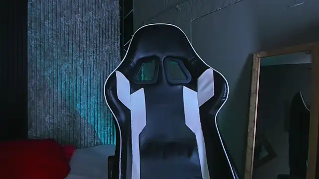 Mike 0233  online show from 03-13-25, 04:27