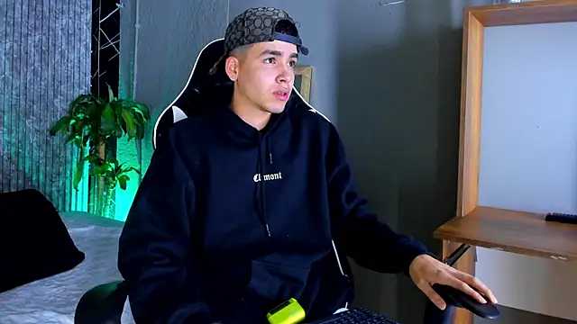 Mike 0233  online show from 03-18-25, 03:20