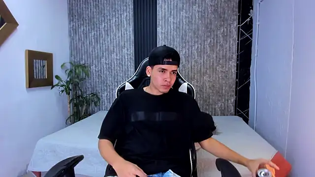 Mike 0233  online show from 09-24-25, 02:48