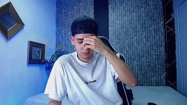 Mike 0233  online show from 10-16-25, 04:46