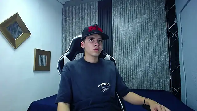 Mike 0233  online show from 11-23-25, 04:34