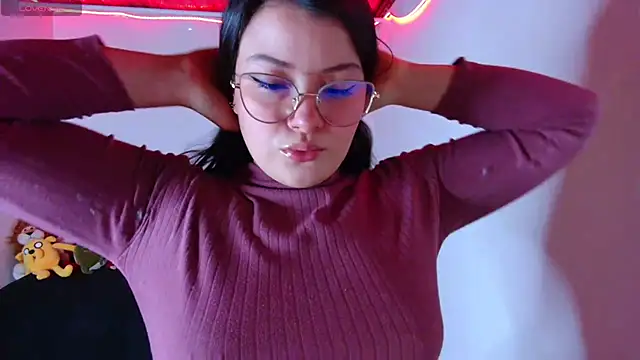 juli05star20 online show from 12-18-25, 04:07