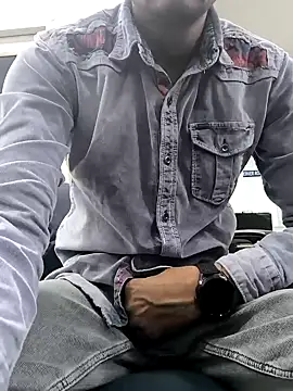 Snapshot of toxicboy121212 chatting on 03-13-25, 12:46 toxicboy121212 online show from 03-13-25, 12:46