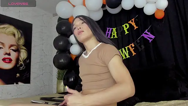 Snapshot of CloeRodriguez chatting on 11-03-25, 02:24 CloeRodriguez online show from 11-03-25, 02:24