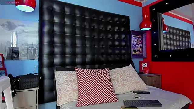 Snapshot of CloeRodriguez chatting on 11-15-25, 09:21 CloeRodriguez online show from 11-15-25, 09:21