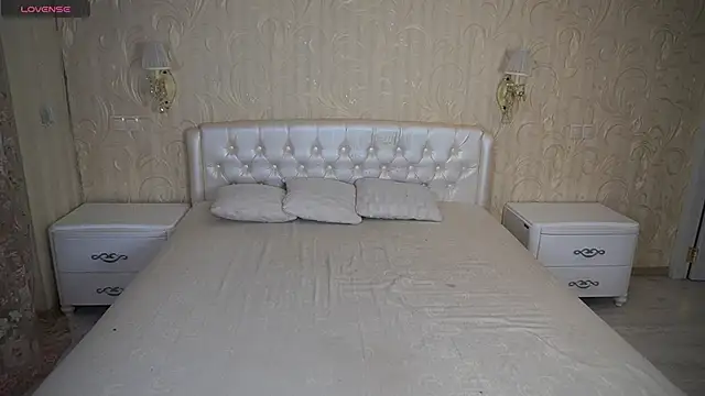 LunaaMayy online show from 11-23-25, 12:10