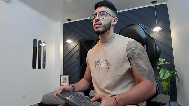 Liam Kleiin online show from 11-02-25, 02:19