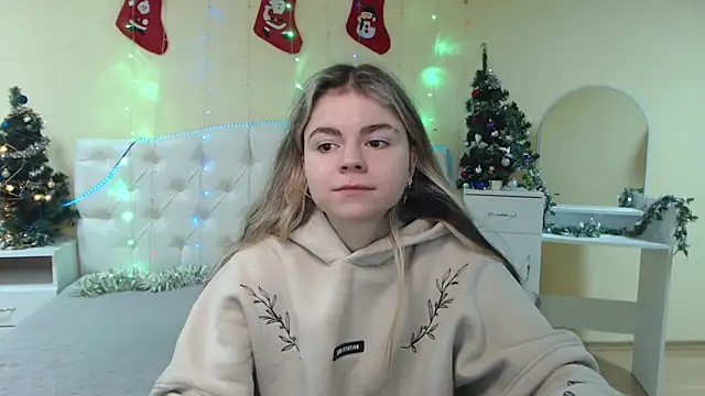Snapshot of TinaRedly chatting on 12-21-24, 06:30 TinaRedly online show from 12-21-24, 06:30